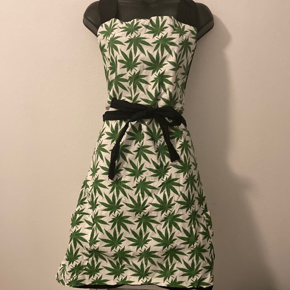 Marijuana novelty cooking apron
